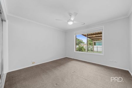3 Undurra Dr, Glenfield Park NSW 2650 - Photo 3