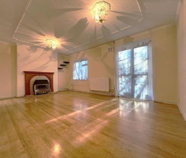 3 bedroom flat to rent - Photo 2