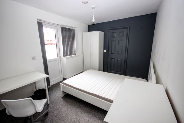 4 Bed Terraced House, Keswick Grove, M6 - Photo 1
