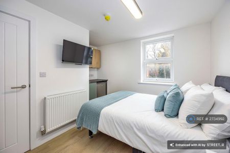 1 bedroom in a flat share to rent - Photo 2