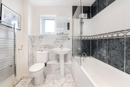 3 bedroom terraced house to rent - Photo 4