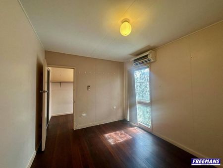 SPACIOUS 4-BEDROOM, 3-BATHROOM HOME IN AN UNBEATABLE CBD LOCATION - Photo 2