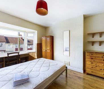 4 bedroom terraced house to rent - Photo 3