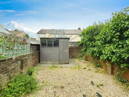 4 bedroom terraced house to rent - Photo 5