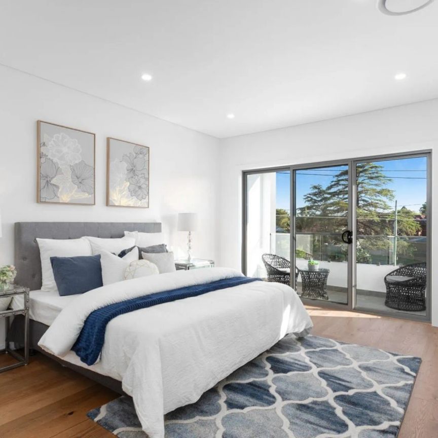 Five Bedroom Luxury Duplex With North Facing Aspect - Photo 1