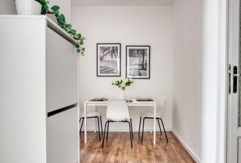 Large single room with balcony in Milan