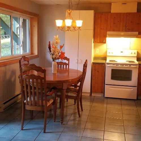 5 1/2 foyer tout inclus (wifi et hydro) terrain bordé d'un étang - Photo 1