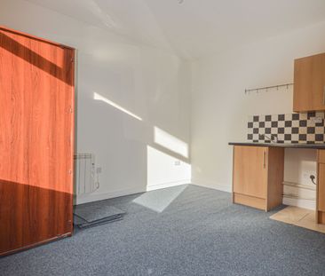 1 bed flat to rent in Richmond Road, Cwmbran, NP44 - Photo 2