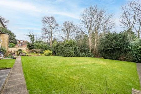 Belvedere Close, Esher, Surrey, KT10 - Photo 4