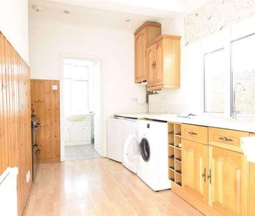 Tenby Close, Romford, RM6 - Photo 4