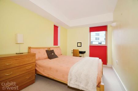 2 bedroom flat to rent - Photo 2