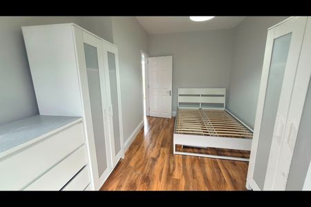 4 Bed Terraced House, Mortlake Road, IG1 - Photo 3