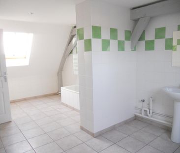 Location Appartement 3 pièces 86m² ST OMER 62500 - Photo 3