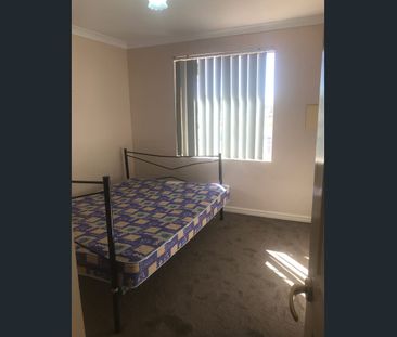 Low maintenance furnished unit - Photo 2