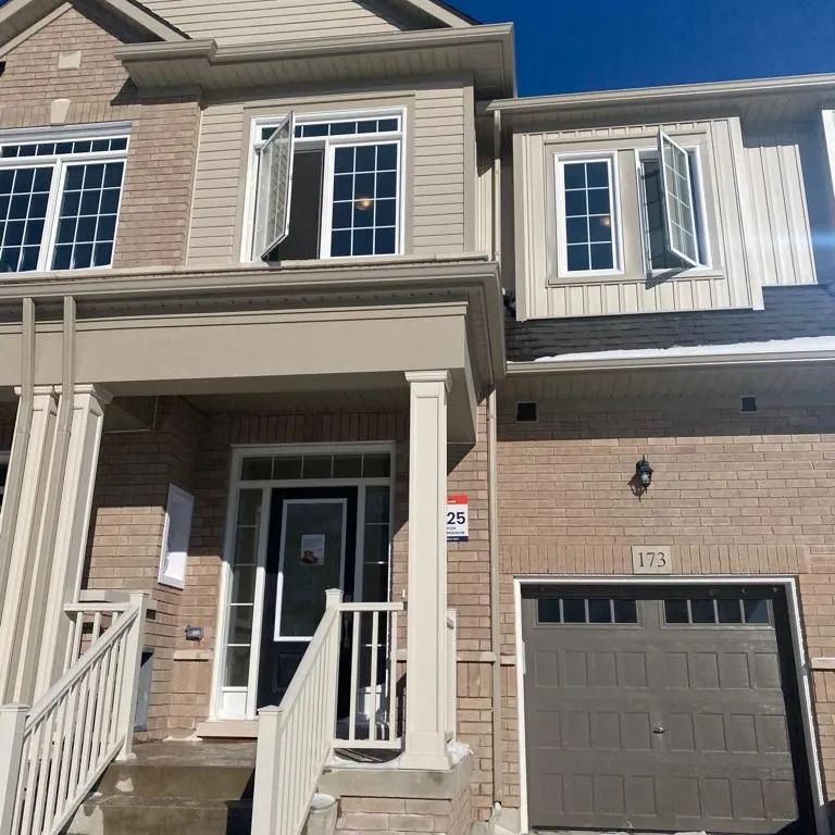 Condo Townhouse For Lease | S9044256 - Photo 1