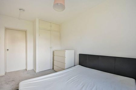 4 bedroom flat to rent - Photo 4