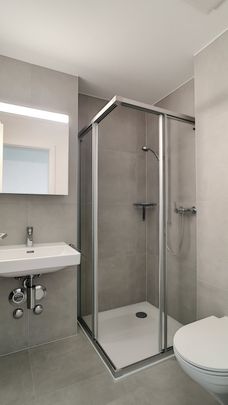 Moderne 4.5 Zimmerwohnung in Heitenried - Photo 1