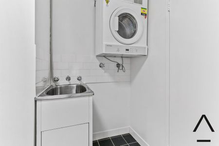 Newly Renovated, Centrally Located, Exclusive, Executive Style One Bedroom Oasis Boasting Panoramic City Skyline Views, Resort Style Facilities - Photo 3