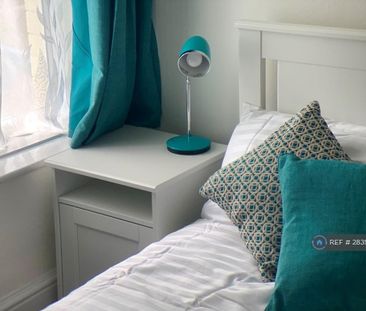 1 bedroom in a house share to rent - Photo 2