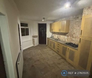 2 bedroom end of terrace house to rent - Photo 4