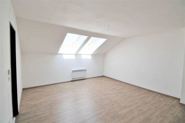 Großzügig angelegte Singlewohnung im Dachgeschoss - Photo 1