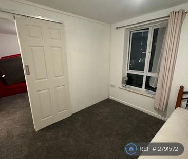 3 bedroom flat to rent - Photo 4