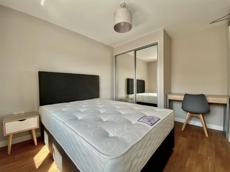 3 bedroom flat to rent - Photo 4