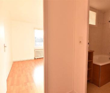 Location Appartement 3 pièces 62m² CHERBOURG-EN-COTENTIN 50100 - Photo 2