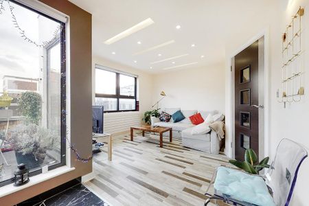 1 bedroom penthouse to rent - Photo 3