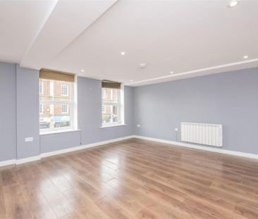 1 bed Apartment To Let - Photo 2