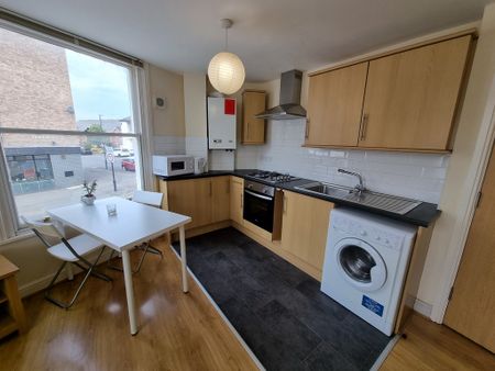 1 Bed Student Accommodation - Photo 5