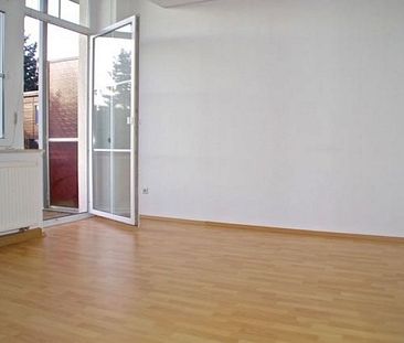 2 Zimmer • Balkon • ruhig gelegen • Laminat • Stellplatz • gleich mal anschauen !? - Photo 2