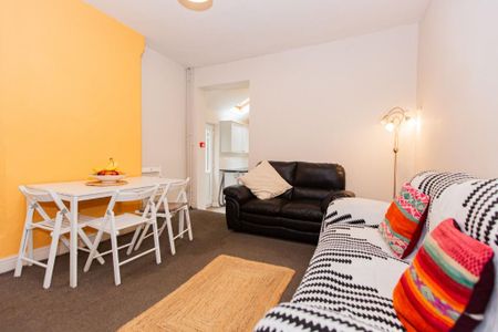 5 bedroom detached house to rent - Photo 3