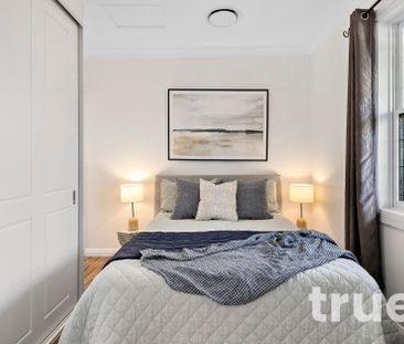 STUNNING HOME IN PRIME LOCATION - Photo 3