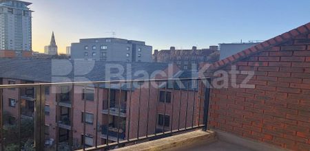 Generous top floor apartment with balcony - Photo 4