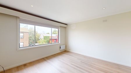 Stylish, Renovated Gem in the Heart of South Melbourne! - Photo 3