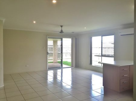 Spacious Home with Separate Media Room! - Photo 2