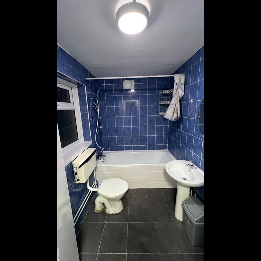 Room in a Shared House, Newport Road, B12 - Photo 1