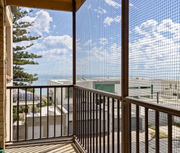 Two Bedroom Gem in Prime Location with Sea Views! - Photo 4
