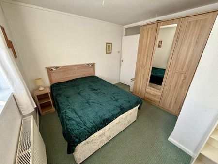 1 bedroom Flat To Let - Photo 5