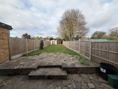 3 bedroom semi-detached house to rent - Photo 3