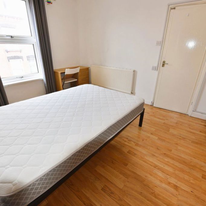 2 bedroom House in Kelsall Road, Leeds - Photo 1
