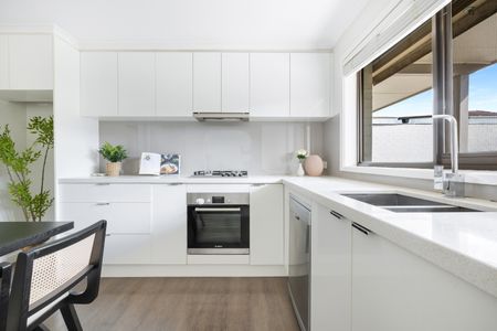 2/28 Hayfield Road, Mount Waverley VIC 3149 - Apartment For Rent | Domain - Photo 4