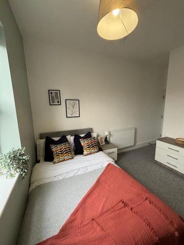 1 bedroom in a house share to rent - Photo 2