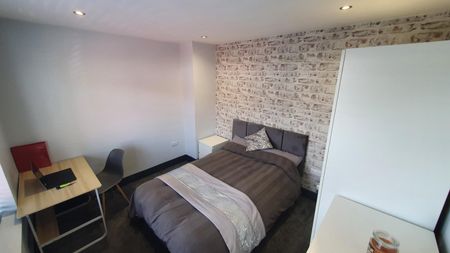 Fergus Close. NG11, Nottingham - Photo 3