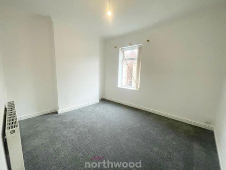 2 bedroom end of terrace house to rent - Photo 3