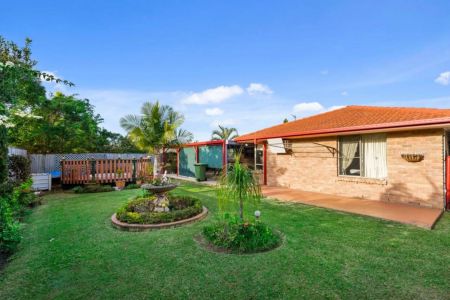 Nestled in one of Carrara's peaceful and family-friendly street, this delightful home is now available for rent. - Photo 2