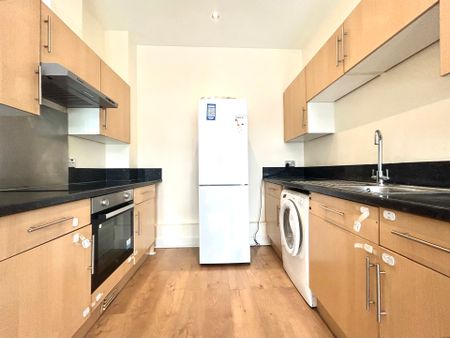 2 bedroom Flat in Oxford Road, Reading - Photo 5
