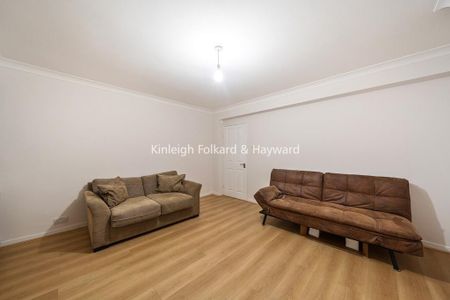 4 bedroom flat to rent - Photo 4