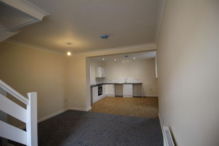 2 Bedroom Terraced House for Rent - Photo 5